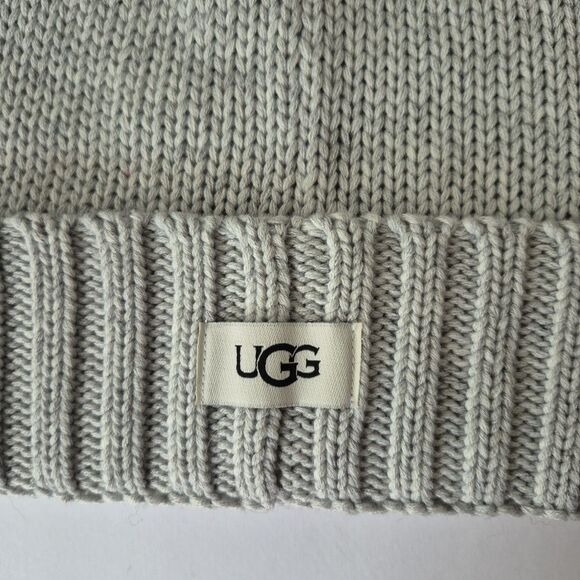 Ugg Gray Heather Wool Blend Pom Pom Logo Winter Beanie Hat Womens One Size NWT - Picture 5 of 7